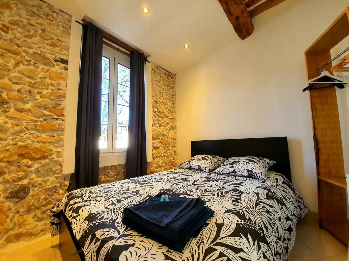 Freshly Tastefully Renovated Apartments In Heart Of Old Antibes Exterior foto
